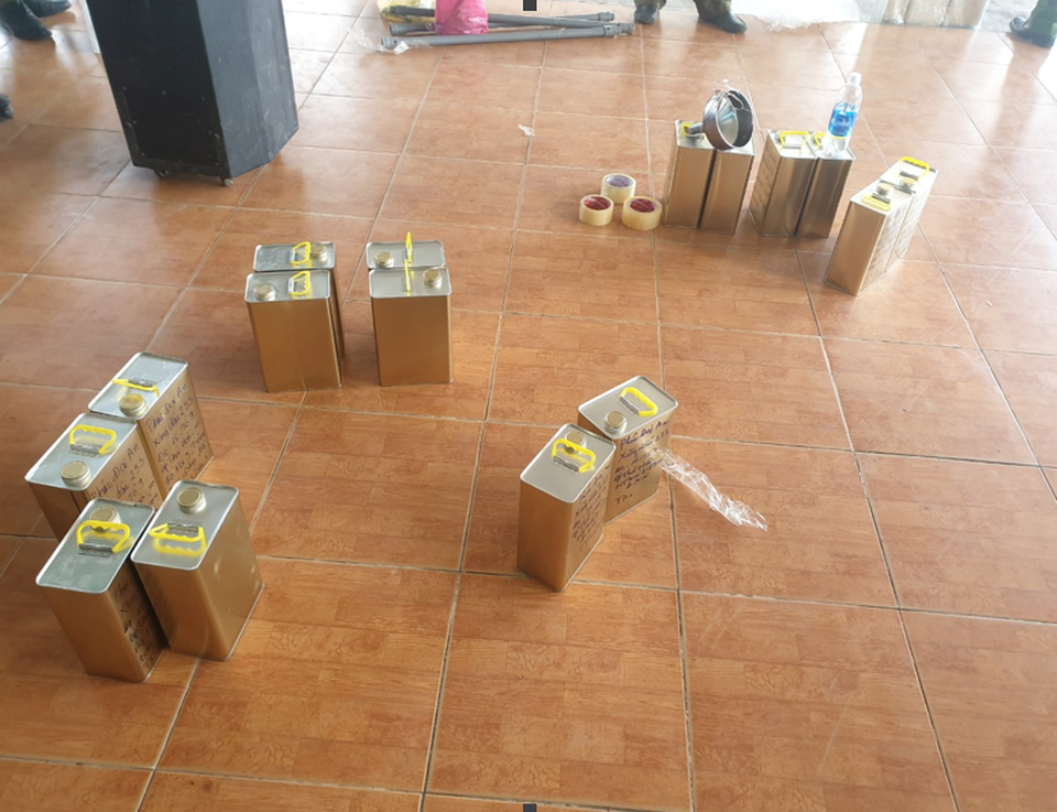 Hàng chục cảnh sát cơ động bảo vệ buổi khám xét trạm xăng 233 ở Đồng Nai - 6 Hàng chục cảnh sát cơ động bảo vệ buổi khám xét trạm xăng 233 ở Đồng Nai - 6