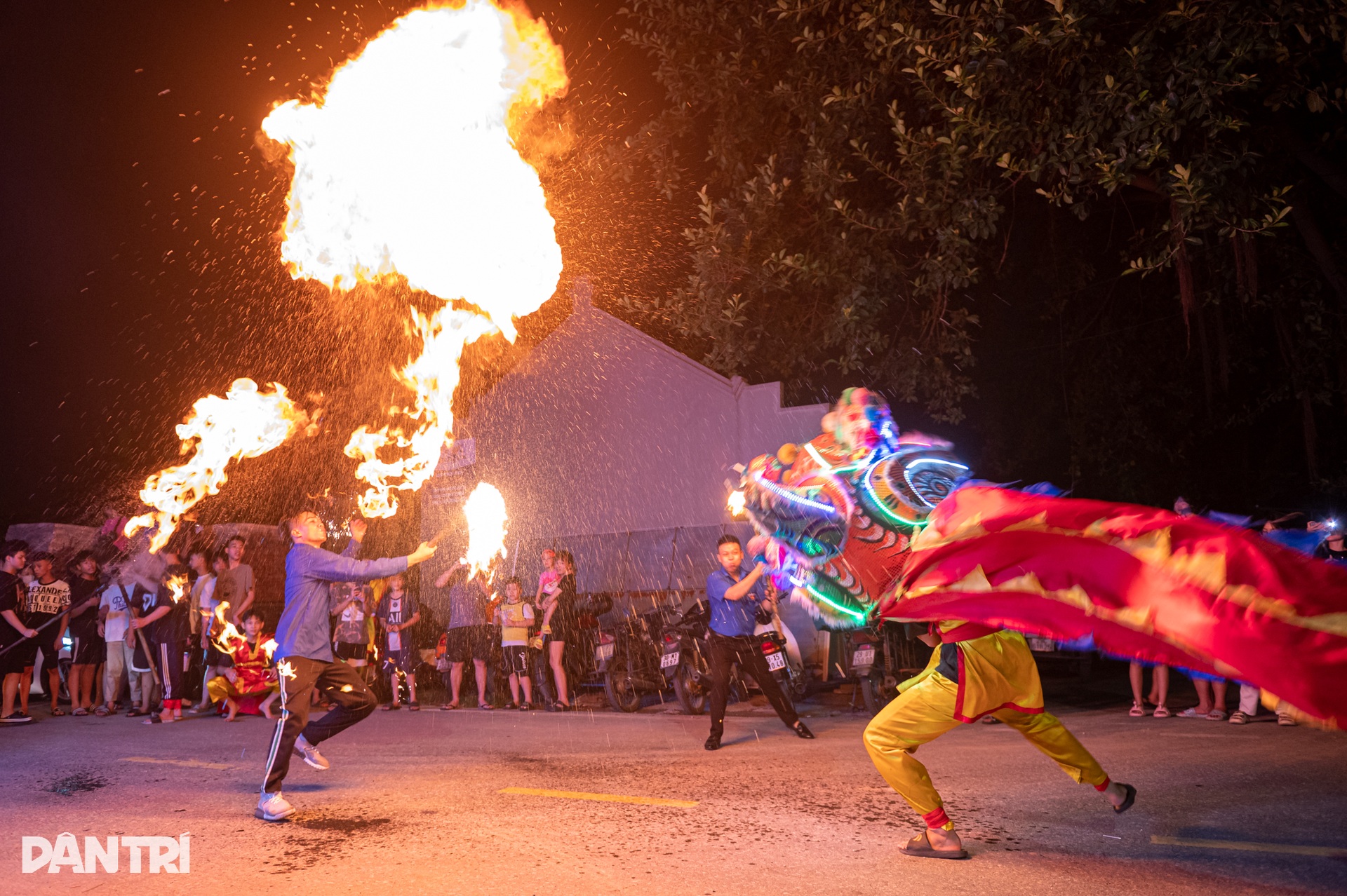 Thôn Cao Hạ: Hơn 50 năm duy trì truyền thống múa lân thổi lửa - 10