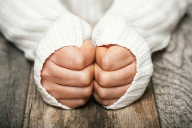 Mẹo nhỏ giúp bạn giữ ấm tay chân vào mùa đông