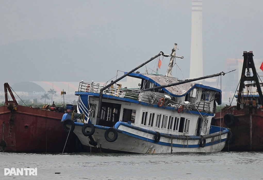 Vụ lật tàu trên Vịnh Hạ Long: Hai du thuyền Hạ Long xin lỗi vì bắn pháo hoa - 1 Vụ lật tàu trên Vịnh Hạ Long: Hai du thuyền Hạ Long xin lỗi vì bắn pháo hoa - 1