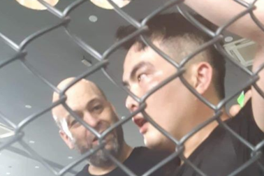 Cao thủ Flores đánh bại võ sĩ Lưu Cường sau cuộc tỉ thí quyết liệt