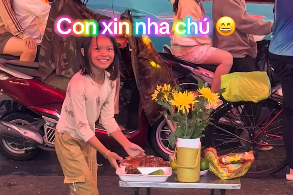 Cô bé giật đồ cúng cô hồn lễ phép gây sốt, chủ nhà tiết lộ chuyện phía sau - 1 Cô bé giật đồ cúng cô hồn lễ phép gây sốt, chủ nhà tiết lộ chuyện phía sau - 1