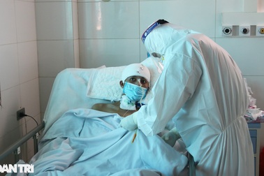 "Đột nhập" khu điều trị bệnh nhân nặng từ Việt Đức chuyển qua BV Thanh Nhàn