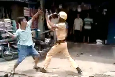 Vụ CSCĐ tấn công CSGT: Lí giải kiểu…tiếu lâm