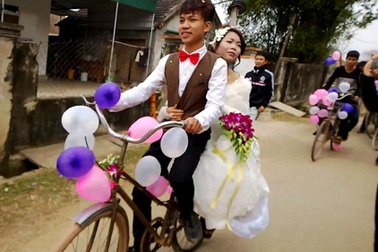 Tâm sự của chú rể rước dâu bằng xe đạp “cà tàng”