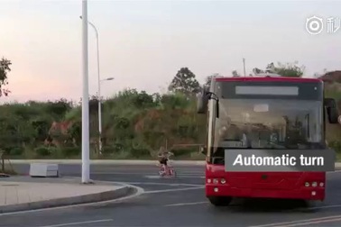 Xe buýt điện không người lái đầu tiên trên thế giới