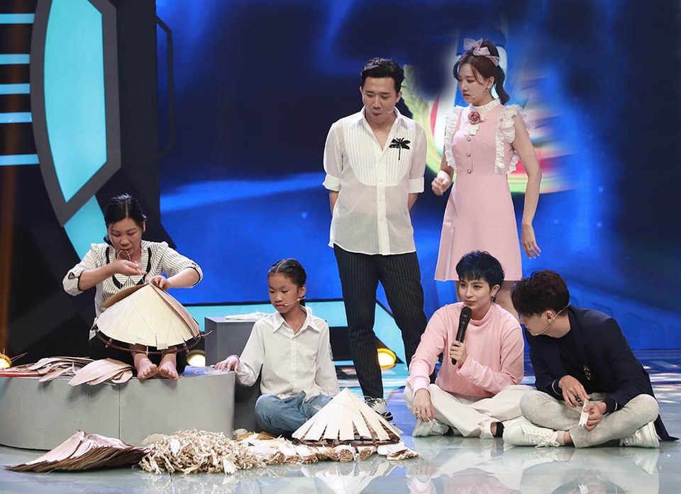 Thương cô bé đan nón bị cha ruồng bỏ, Trấn Thành-Hari Won tài trợ học bổng - 4 Thương cô bé đan nón bị cha ruồng bỏ, Trấn Thành-Hari Won tài trợ học bổng - 4