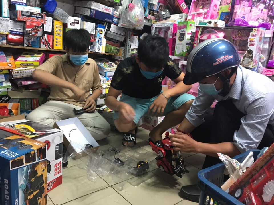 Cắt giảm đủ bề, vẫn đốt tiền triệu sắm đồ chơi cho con mùa dịch - 4 Cắt giảm đủ bề, vẫn đốt tiền triệu sắm đồ chơi cho con mùa dịch - 4