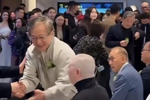 Ngôi sao võ thuật Thành Long tái xuất với diện mạo gây chú ý