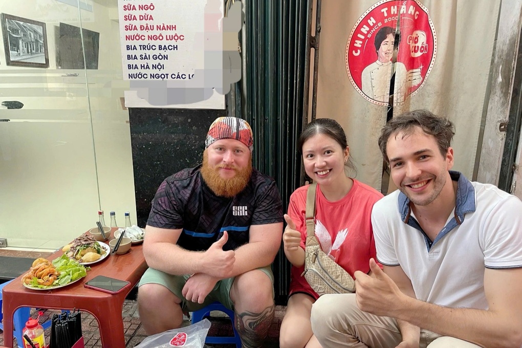 Quán phở cuốn Hà Nội được Michelin vinh danh, chủ quán không hề biết vì bận - 1 Quán phở cuốn Hà Nội được Michelin vinh danh, chủ quán không hề biết vì bận