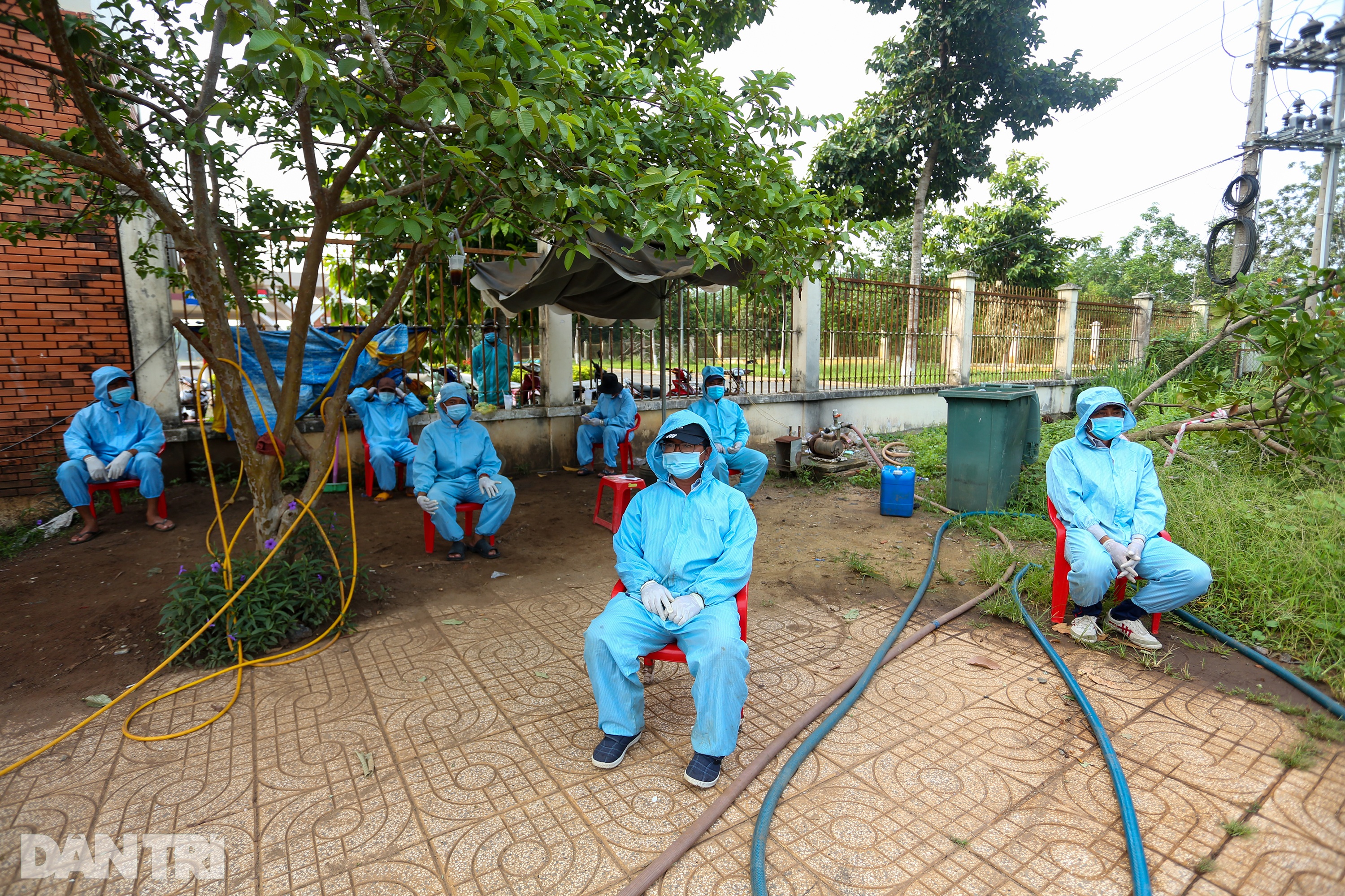 Biệt đội đánh xe thuê ở cửa khẩu biên giới Tây Ninh với Campuchia - 8 Biệt đội đánh xe thuê ở cửa khẩu biên giới Tây Ninh với Campuchia - 8