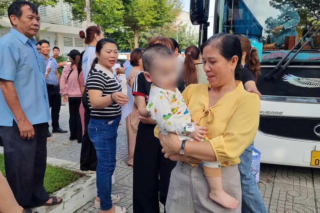 Tu sĩ hoàn tục, gần 40 trẻ em tại tu viện, tịnh xá chuyển nhà - 1 Tu sĩ hoàn tục, gần 40 trẻ em tại tu viện, tịnh xá chuyển nhà - 1
