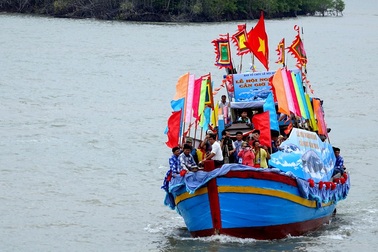 Hoành tráng lễ nghinh Ông Thủy Tướng