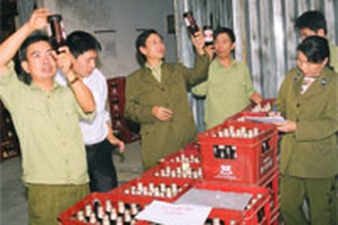 Phát hiện trên 3.000 chai “bia Hà Nội” kém chất lượng?