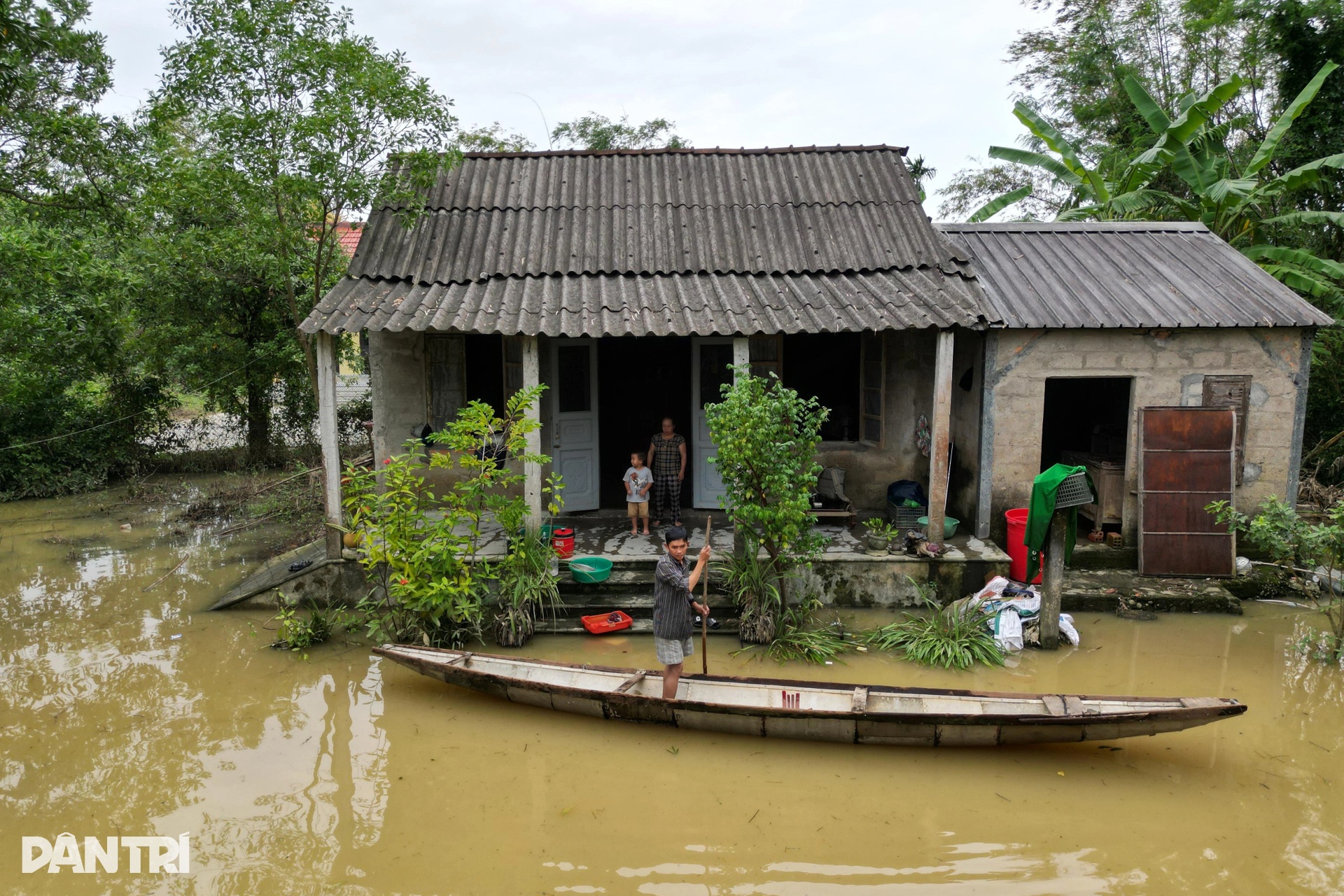 Bên trong ngôi làng bị cô lập triền miên bởi nước lụt - 3 Bên trong ngôi làng bị cô lập triền miên bởi nước lụt - 3