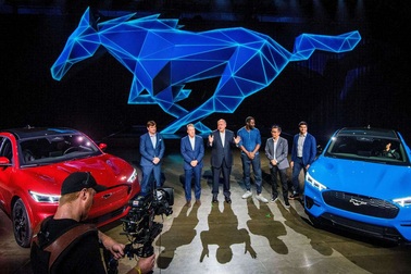 Ford tính chuyện tự sản xuất pin xe chạy điện