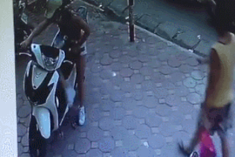 Clip “hot girl bẻ khóa xe SH trong tích tắc” gây sốt Internet tuần qua