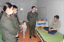 Thiếu tá CSGT bị thanh niên vượt đèn đỏ đâm bị thương