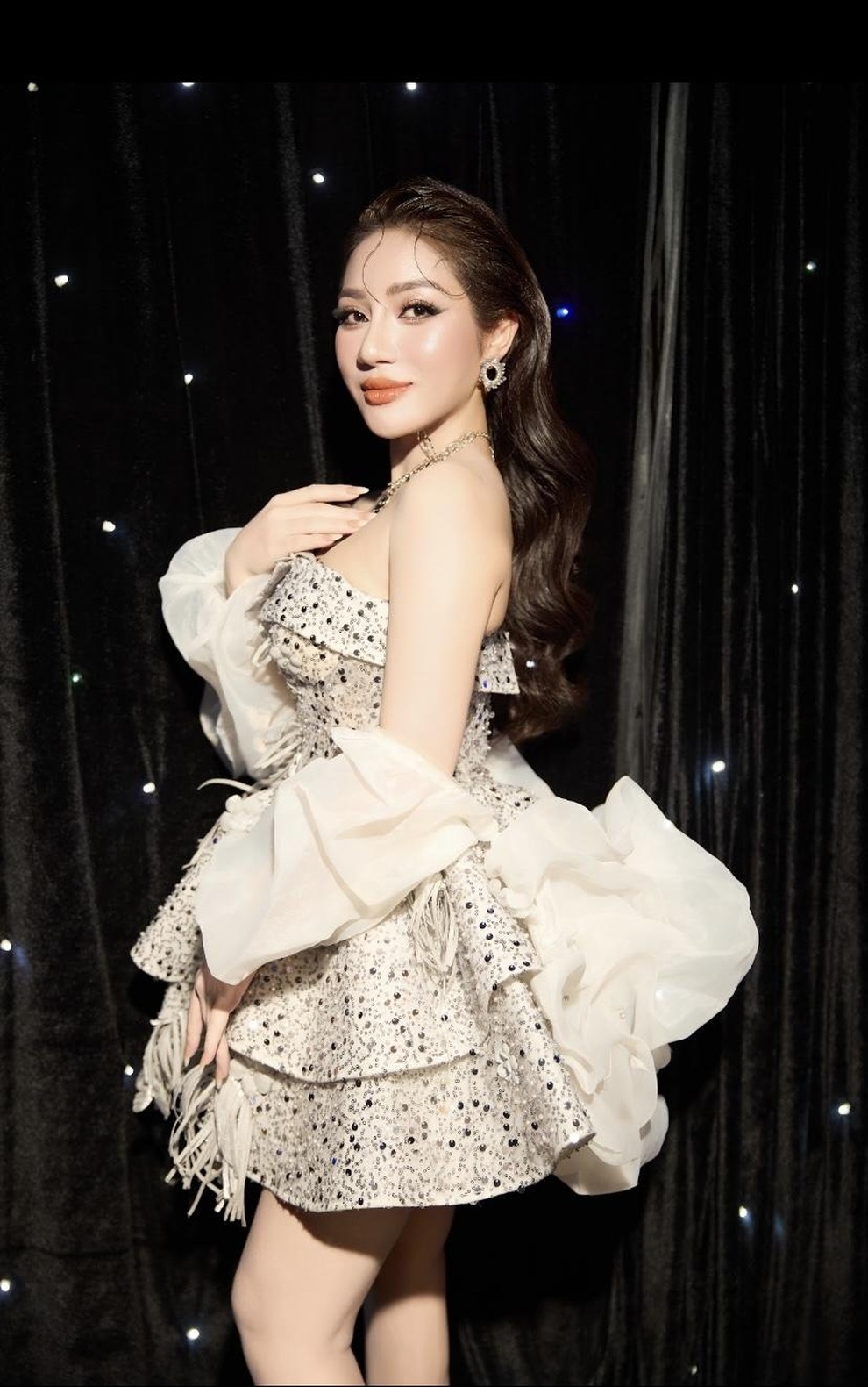 Ca sĩ Đoàn Hồng Hạnh mang đến không khí sôi động những ngày đầu năm - 1 Ca sĩ Đoàn Hồng Hạnh mang đến không khí sôi động những ngày đầu năm - 1