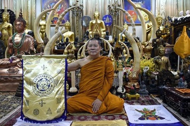 Học Leicester City, Thái Lan nhờ nhà sư làm phép trước SEA Games