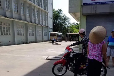 Nam thanh niên rơi từ tầng 9 ký túc xá Đại học Mỏ Hà Nội xuống đất