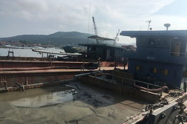 Vụ tàu xả thải ra biển: Tạm dừng đổ vật liệu trên vùng biển Nghi Sơn