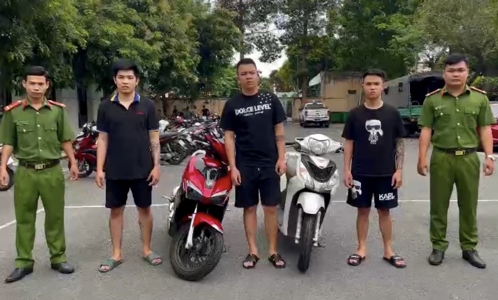 Bắt giữ nhóm cho vay nặng lãi, tạt sơn đòi nợ ở TPHCM - 1 Bắt giữ nhóm cho vay nặng lãi, tạt sơn đòi nợ ở TPHCM - 1
