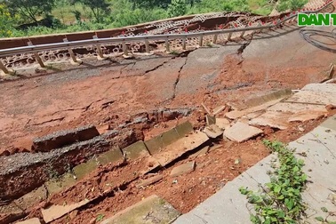 Đường 27 tỷ gặp sự cố sạt lở