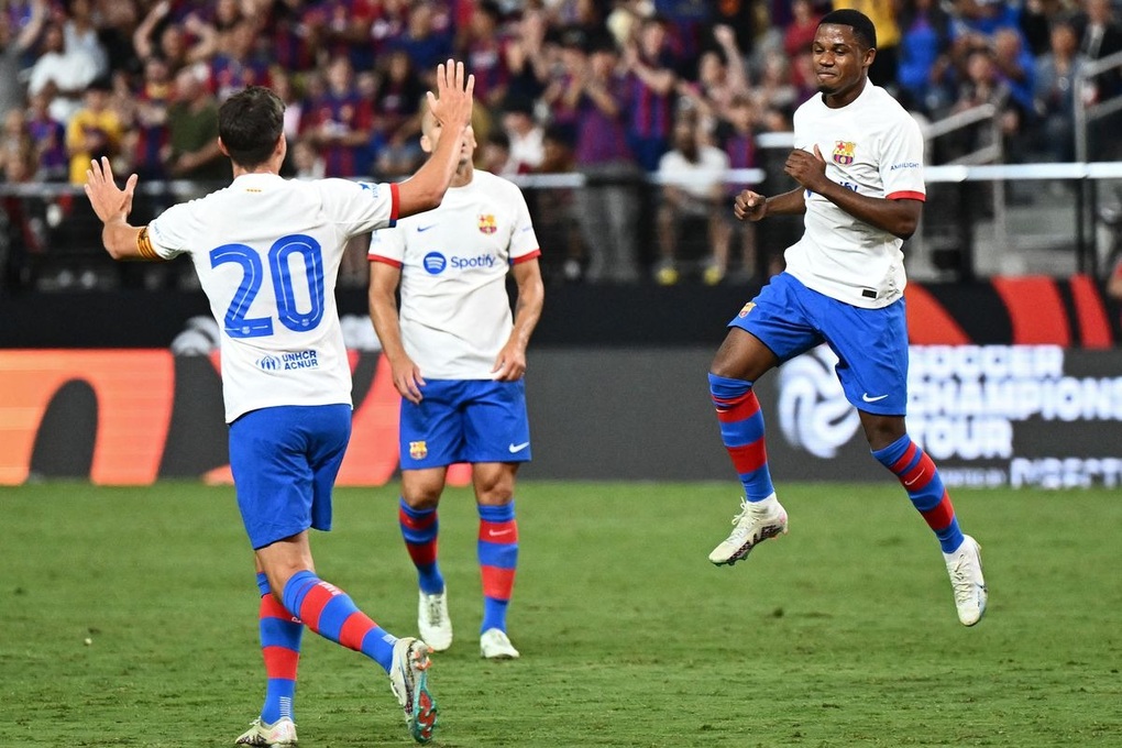 Thần đồng Ansu Fati tỏa sáng, Barcelona đánh bại AC Milan - 1 Thần đồng Ansu Fati tỏa sáng, Barcelona đánh bại AC Milan - 1