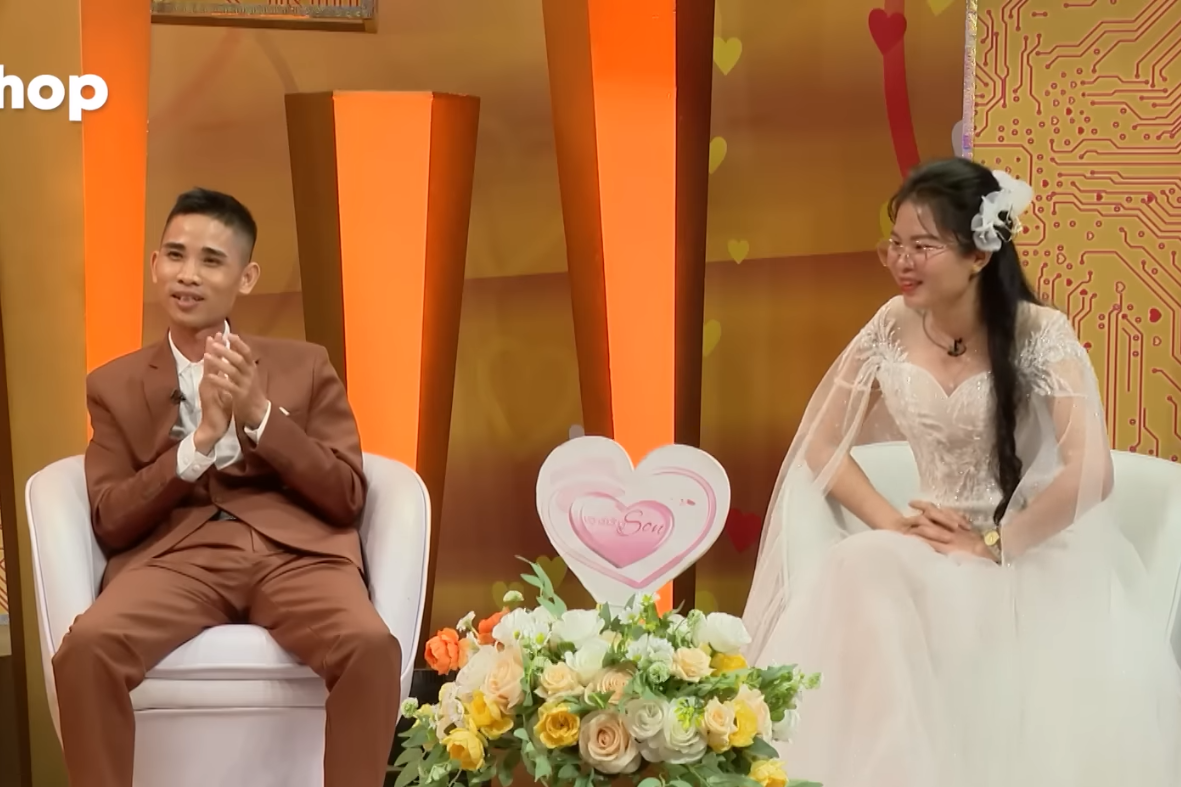 ជួបគ្នាតាមអនឡាញ បុរសម្នាក់ភ្ញាក់ផ្អើលពេលបានជួបមិត្តស្រីក្នុងជីវិតពិត - ២ Quen nhau qua mạng, chàng trai tá hỏa khi gặp bạn gái ở ngoài đời - 2