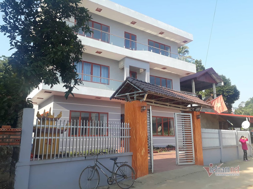 Biệt thự 3 tầng nổi bật giữa vùng núi của gia đình Hà Đức Chinh - 2 Biệt thự 3 tầng nổi bật giữa vùng núi của gia đình Hà Đức Chinh - 2