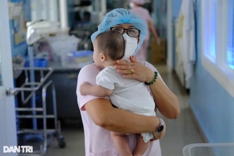 Bệnh viện còng lưng nuôi trẻ bị bỏ rơi, đau đáu mong cộng đồng giúp đỡ - 2 Bệnh viện còng lưng nuôi trẻ bị bỏ rơi, đau đáu mong cộng đồng giúp đỡ - 2