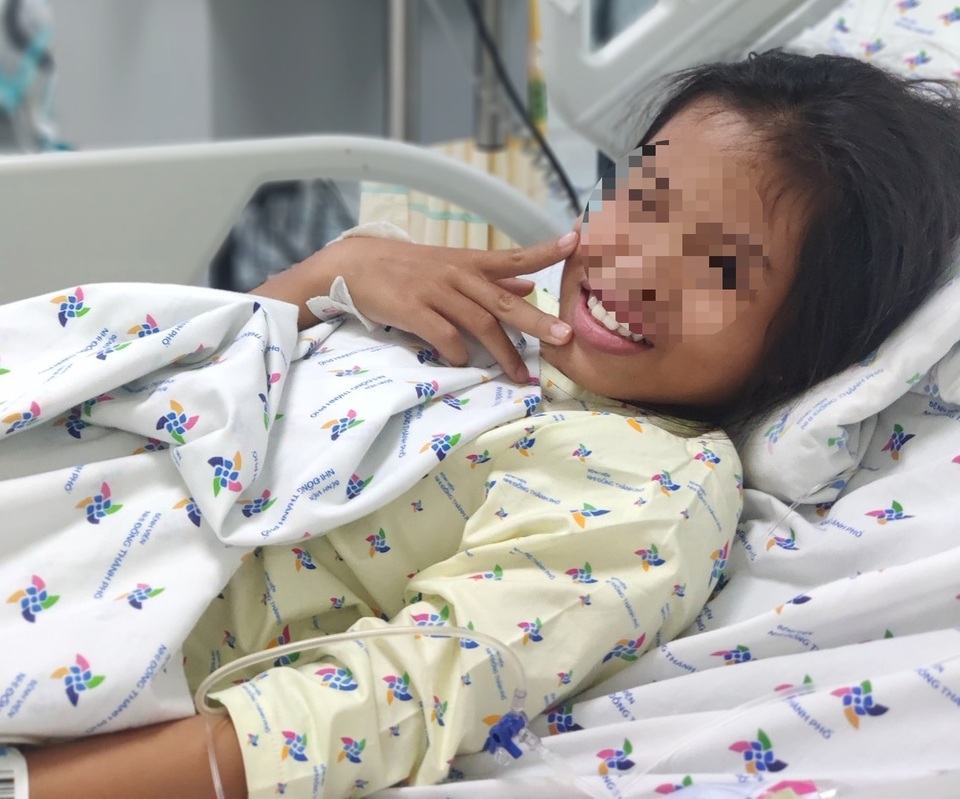 Buồn cha mẹ, bé gái 11 tuổi uống cả hộp thuốc ngủ - 1 Buồn cha mẹ, bé gái 11 tuổi uống cả hộp thuốc ngủ - 1