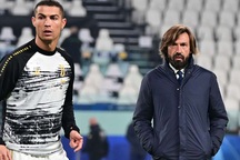 C.Ronaldo bực tức khi bị thay ra sân sớm, HLV Pirlo lên tiếng
