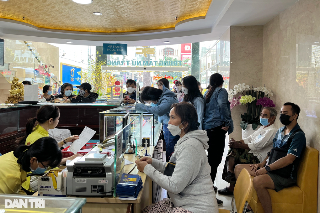 Giá vàng nhẫn, vàng 24K gây sốc trước ngày vía Thần Tài - 1 Giá vàng nhẫn, vàng 24K gây sốc trước ngày vía Thần Tài - 1