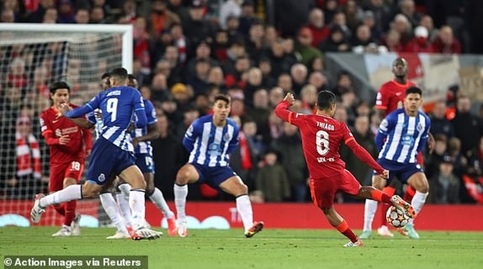 Mohamed Salah tỏa sáng giúp Liverpool thắng trận thứ 5 ở Champions League - 4