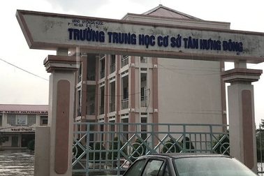 Thu hồi quyết định buộc thôi việc giáo viên không chấp hành phân công của Hiệu trưởng