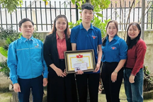 Nhận 400 triệu đồng, nam sinh lớp 10 mất ngủ tìm người chuyển nhầm