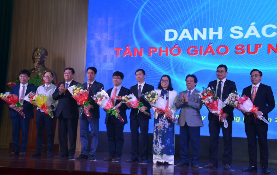 Đại học Đà Nẵng vinh danh 8 tân Phó Giáo sư, 83 tân Tiến sĩ - 1 Đại học Đà Nẵng vinh danh 8 tân Phó Giáo sư, 83 tân Tiến sĩ - 1