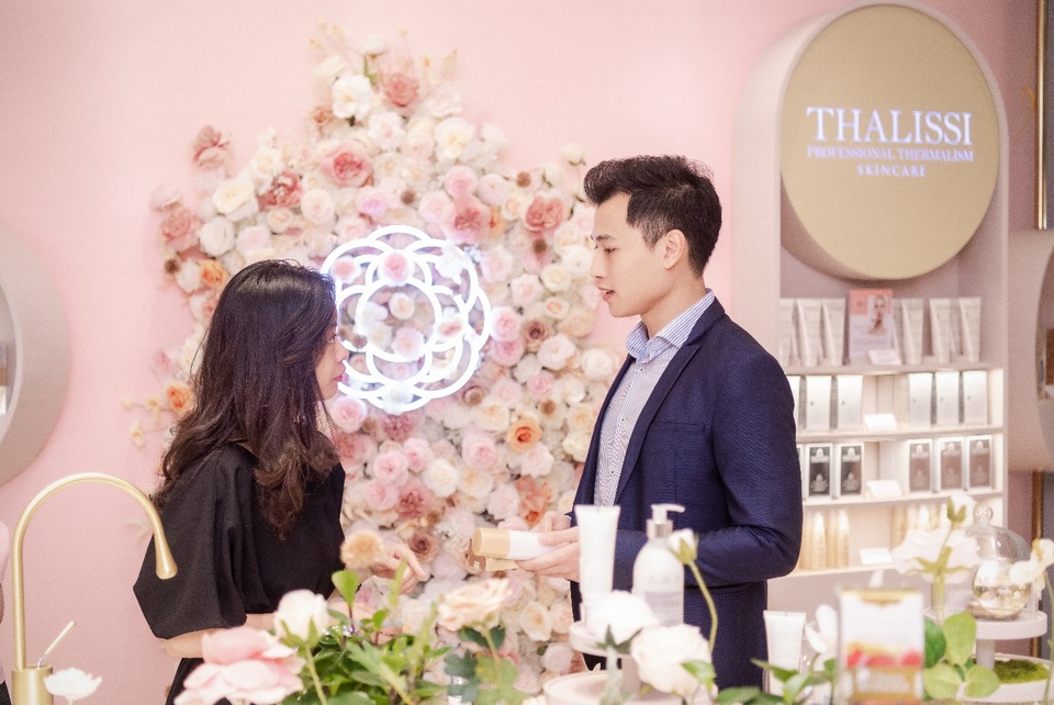 Sự kiện tặng quà 15 tỷ của ông lớn ngành mỹ phẩm - Dấu ấn thành công từ hình thức Marketing truyền miệng - 2 Sự kiện tặng quà 15 tỷ của ông lớn ngành mỹ phẩm - Dấu ấn thành công từ hình thức Marketing truyền miệng - 2