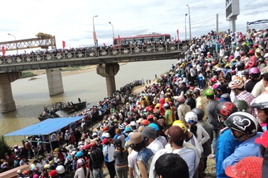 Tìm thấy xác thiếu nữ 17 tuổi sau 11 ngày nhảy cầu tự vẫn