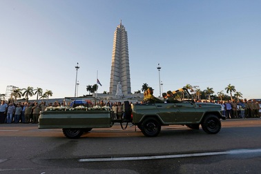 Tro cốt của lãnh tụ Fidel Castro bắt đầu hành trình vượt 800km trở về "cái nôi" cách mạng Cuba