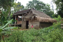 Hơn 3.600 hộ nghèo, cận nghèo sống trong nhà tạm, dột nát