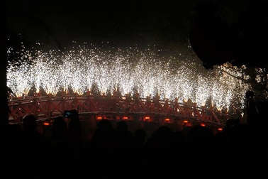 Người dân cả nước hân hoan trong phút giao thừa