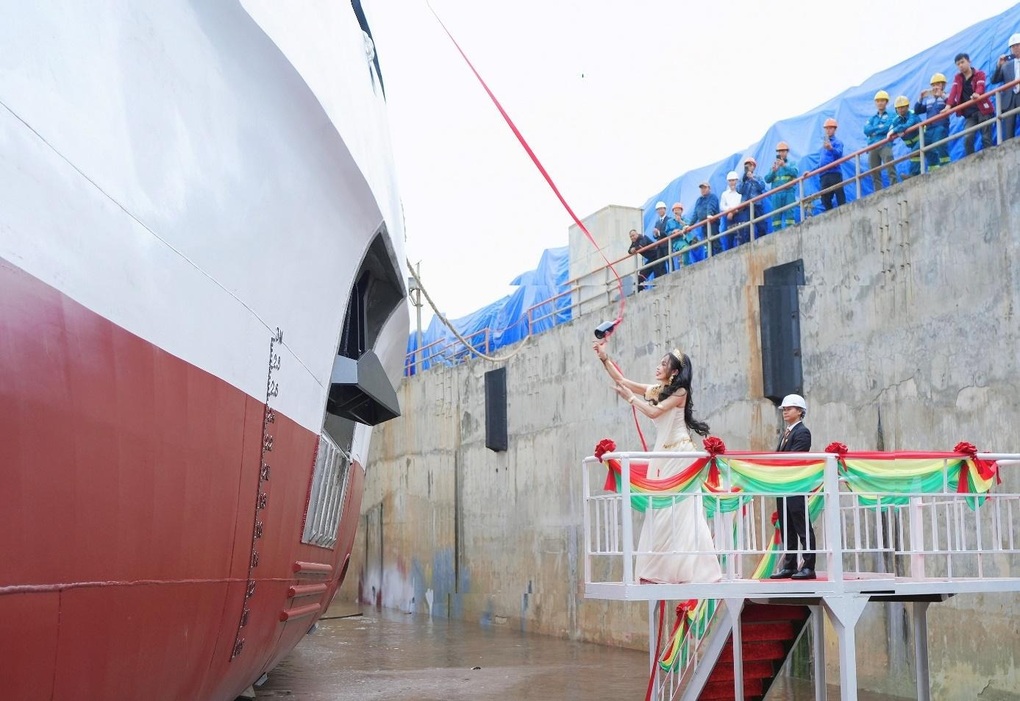 Hạ thủy du thuyền Athena Premium tại Vịnh Hạ Long - 2 Hạ thủy du thuyền Athena Premium tại Vịnh Hạ Long - 2