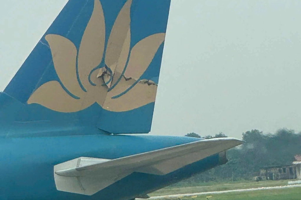 Hai máy bay Vietnam Airlines va quệt tại Nội Bài - 1