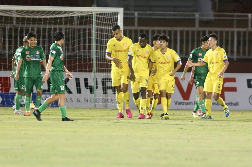 Cựu tuyển thủ Nhật Bản mờ nhạt, Sài Gòn FC thua đậm CLB Nam Định - 3 Cựu tuyển thủ Nhật Bản mờ nhạt, Sài Gòn FC thua đậm CLB Nam Định - 3