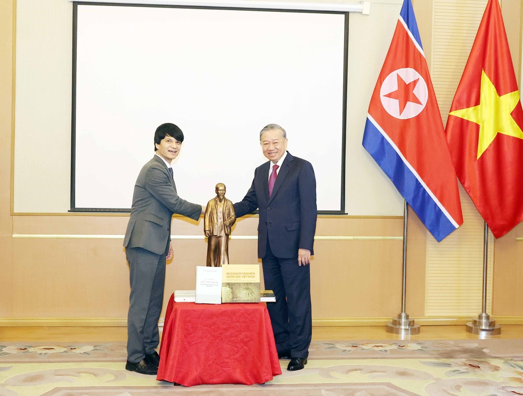 Tổng Bí thư Tô Lâm thăm Đại sứ quán Việt Nam tại Triều Tiên - 2 Tổng Bí thư Tô Lâm thăm Đại sứ quán Việt Nam tại Triều Tiên - 2