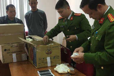 Phá vỡ một đường dây buôn lậu iPhone số lượng lớn