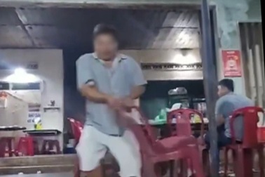 Vụ chủ quán cơm gà đánh thực khách vì bị chê bán đắt: Chủ và khách nói gì?